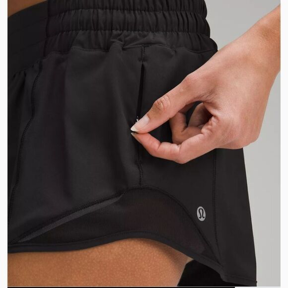 Lululemon Black Hotty Hot Low-Rise Lined Short 2.5" - Picture 3 of 6